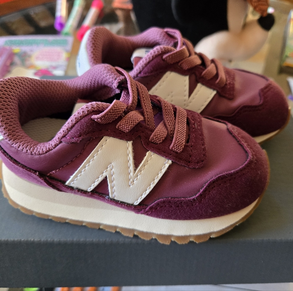 New Balance 237 sneakers